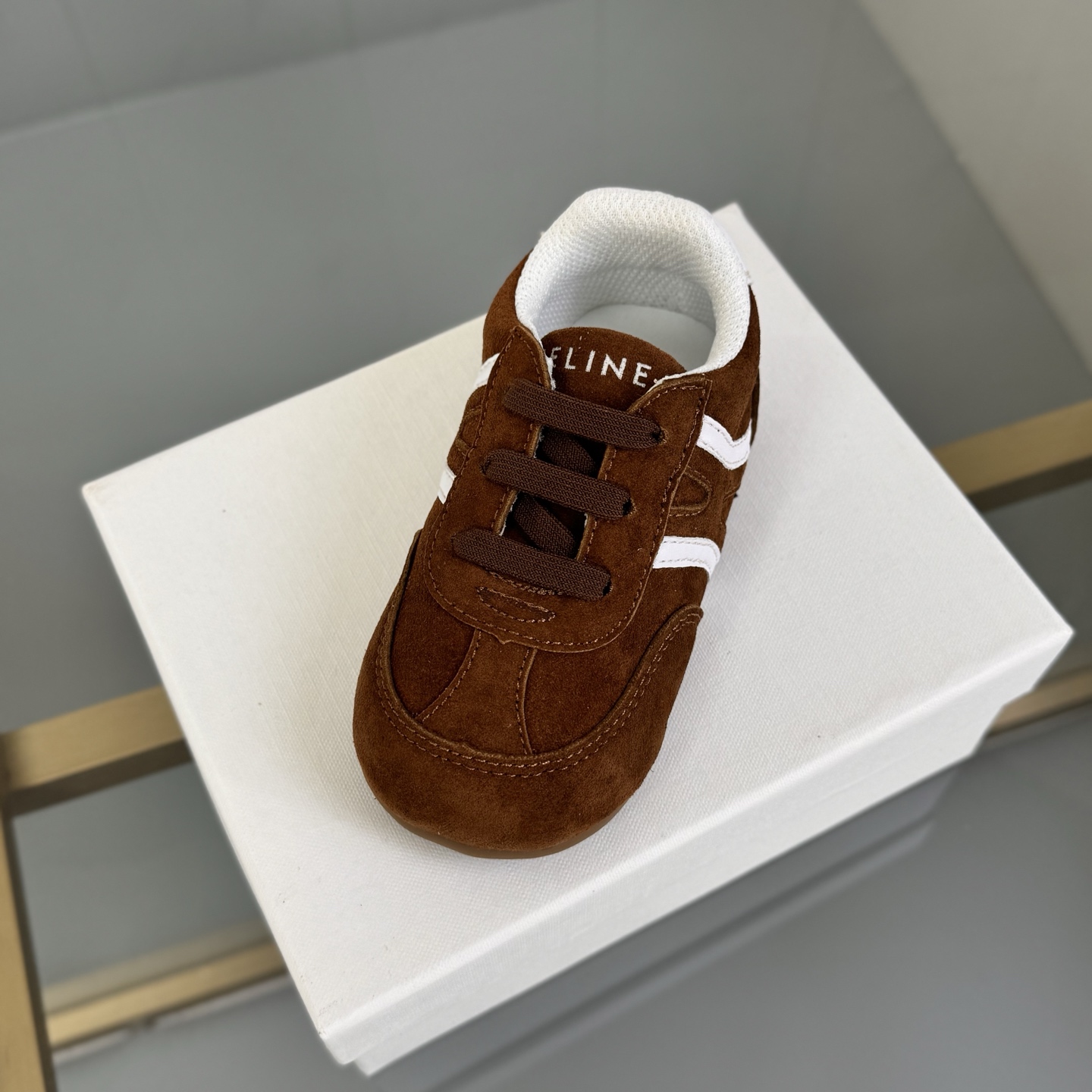 Children's shoes child